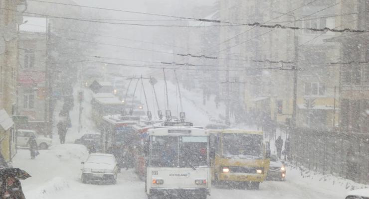 Снегопады закрыли или затруднили подъезд к более чем 800 населенным пунктам