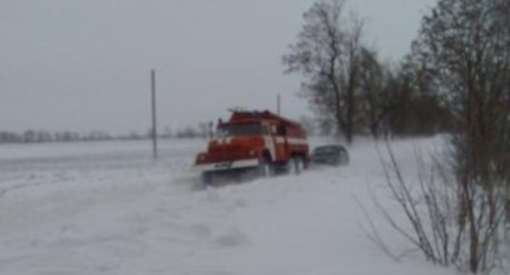 Спасатели за сутки вытащили из снега 374 автомобиля