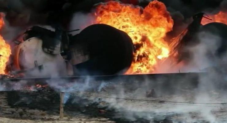 В Донецкой области сошел с рельсов поезд: горят цистерны с пропаном
