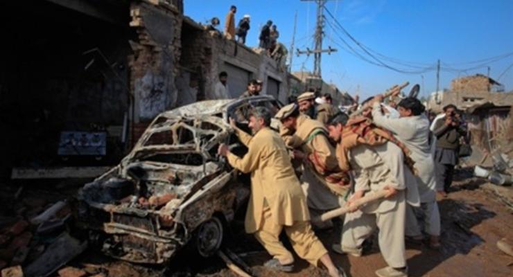 В Пакистане террористы забросали гранатами кинотеатр