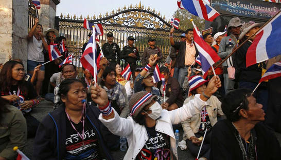 Оппозиция Таиланда решила блокировать место работы премьер-министра страны