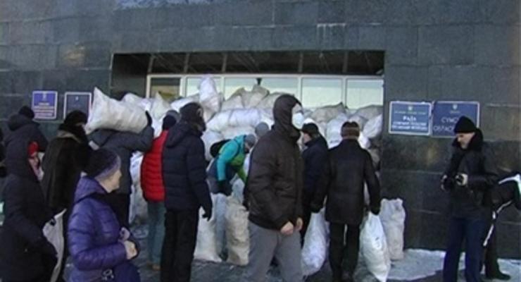 В Кировограде расчистили от баррикад здание ОГА