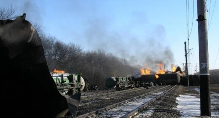 На месте аварии в Донецкой области нужно поднять еще 22 цистерны