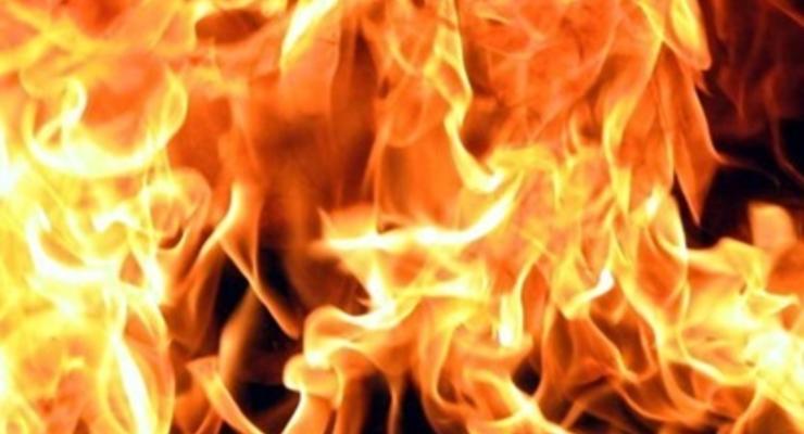 Спасатели ликвидировали крупный пожар на Подоле, предотвратив взрыв баллонов с газом