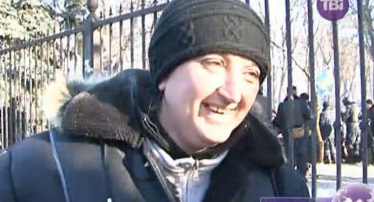 Женщина на Антимайдане стоит «за идею Ющенко»