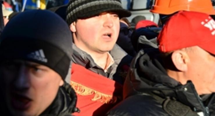 В Черновцах активисты снимают осаду ОГА и разбирают баррикады