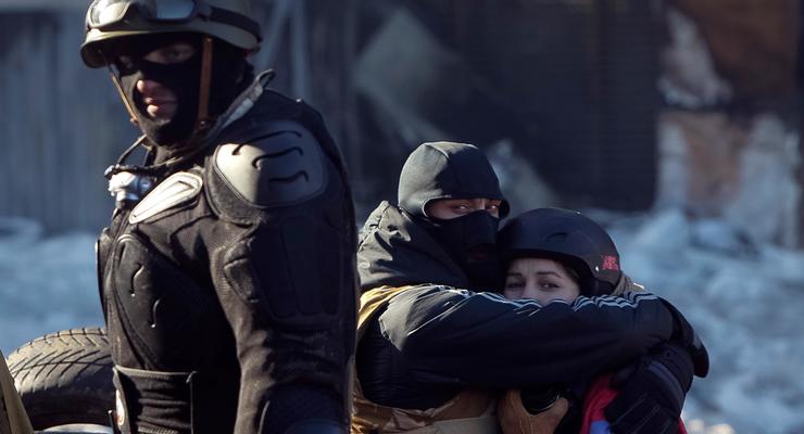 На Евромайдане сформировали "женскую сотню" самообороны