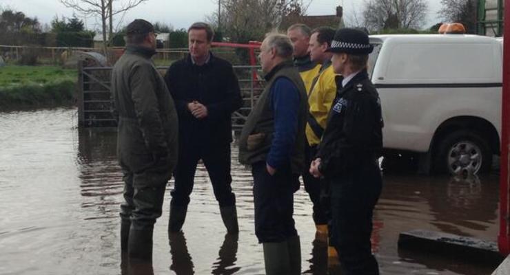 На юго-западе Британии введен "оранжевый" уровень угрозы из-за наводнения