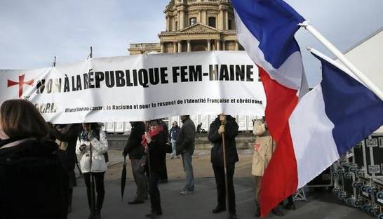 В Париже прошла демонстрация с требованием запретить FEMEN