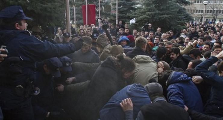 МИД рекомендует украинцам в Косово не участвовать в массовых демонстрациях