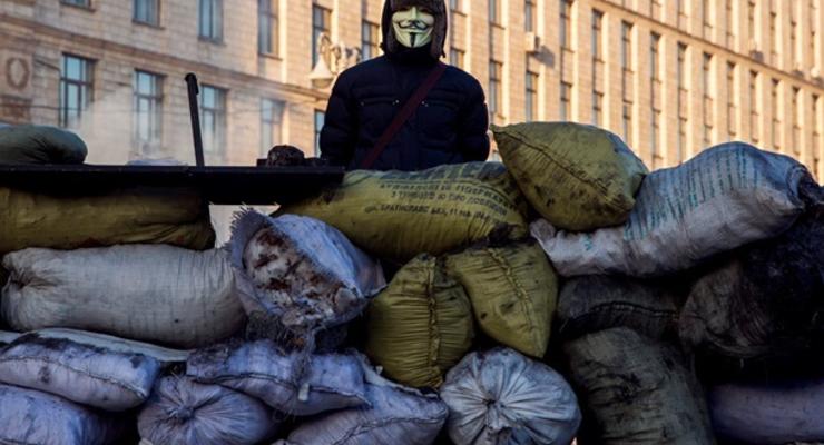 Итоги субботы: защита баррикад, смерть игрока Шахтера и кредитный ультиматум Кремля