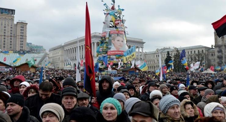 Совет Майдана требует немедленного возврата Украины к Конституции 2004 года