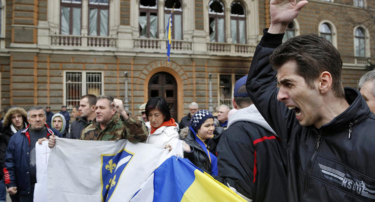 Протесты в Боснии не прекращаются: люди требуют отставки власти