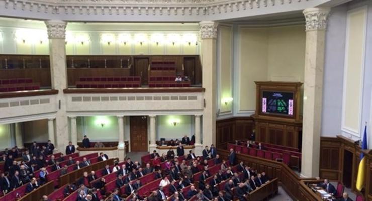 Оппозиция настаивает на проведении внеочередного заседания Рады