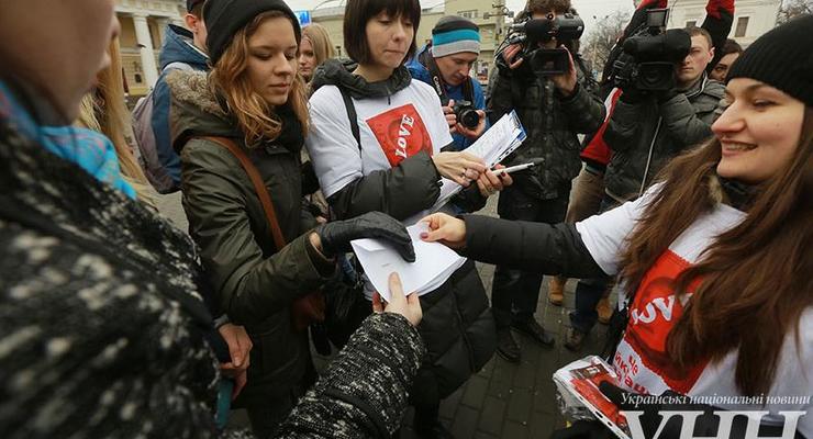 В Киеве студенты провели акцию, посвященную дню презерватива