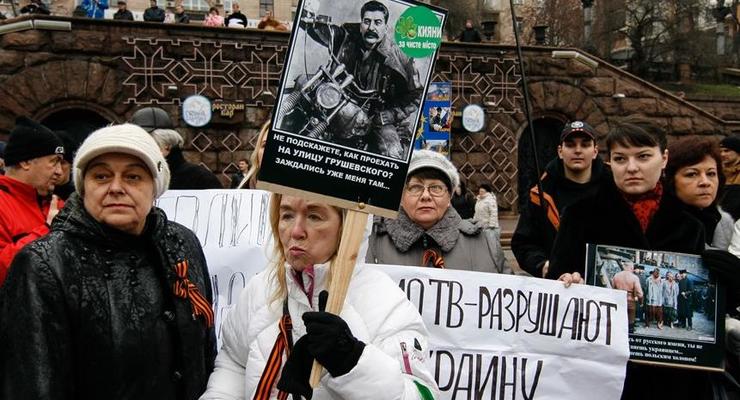 Движение "За чистый Киев" снова пыталось разобрать баррикады возле ЦУМа