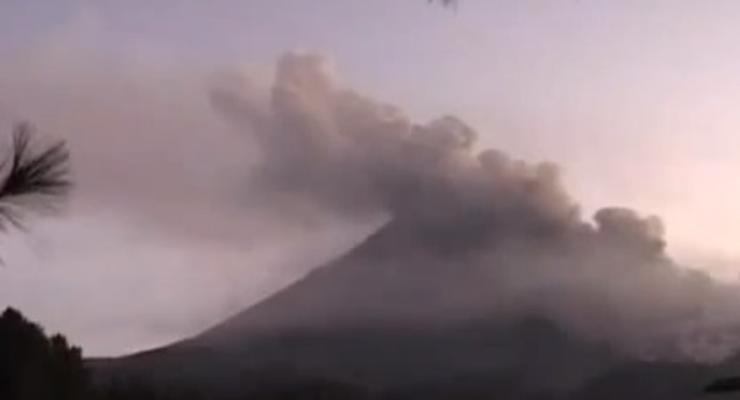 Извержение вулкана Келуд: число жертв возросло до шести человек