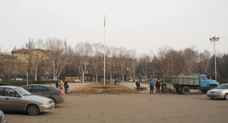 У здания Одесской ОГА начался демонтаж палаточного городка