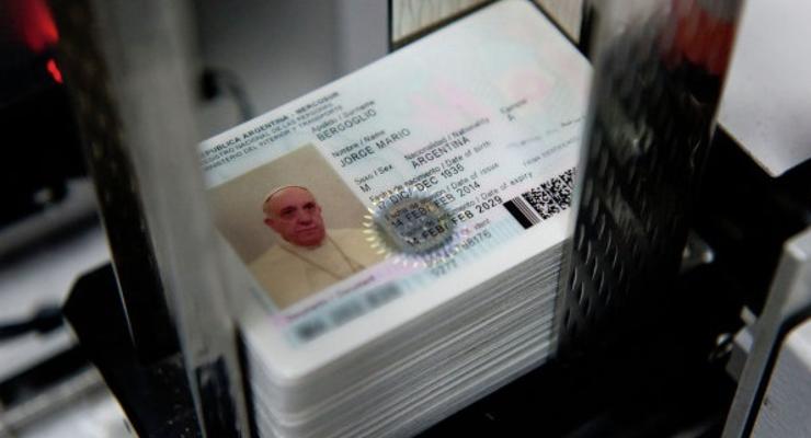 Папа Римский получит новый паспорт