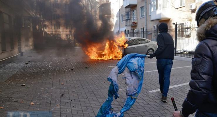 Бои возле Верховной Рады и штурм офиса ПР. Фотогалерея