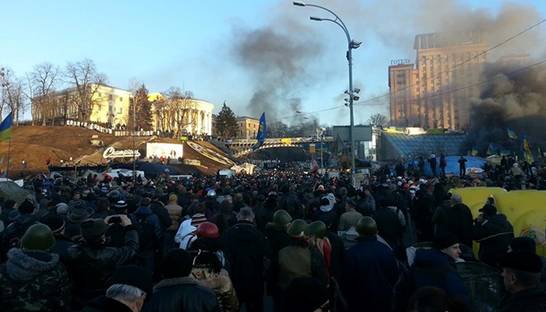 Люди массово покидают центр Киева, магазины закрываются в экстренном режиме