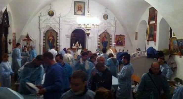 В Михайловском соборе протестующие организовали резервный госпиталь