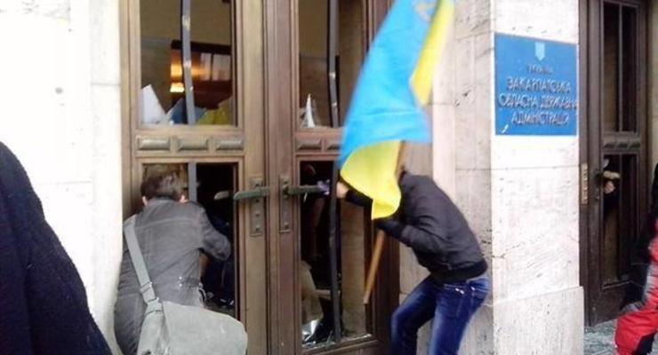 В Ужгороде активисты захватили Закарпатскую ОГА