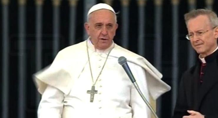 Папа Римский помолился за погибших в Киеве