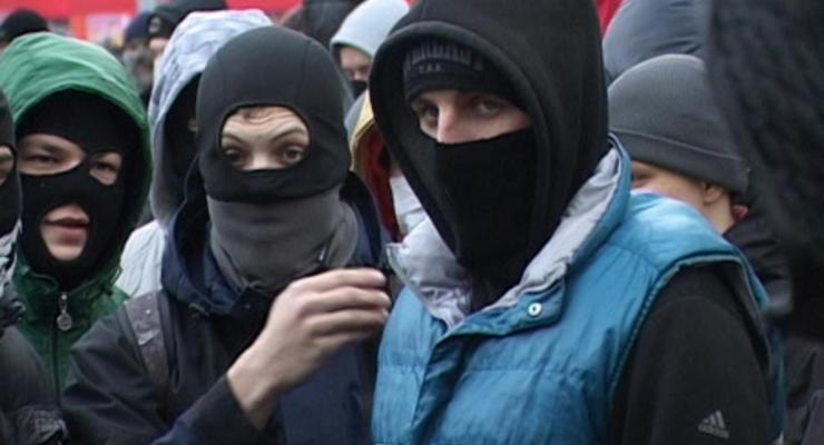 Активисты блокируют выезды из Академии ВВ в Харькове