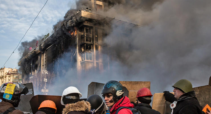 День в фото: Зачистка Майдана и массовые протесты в регионах