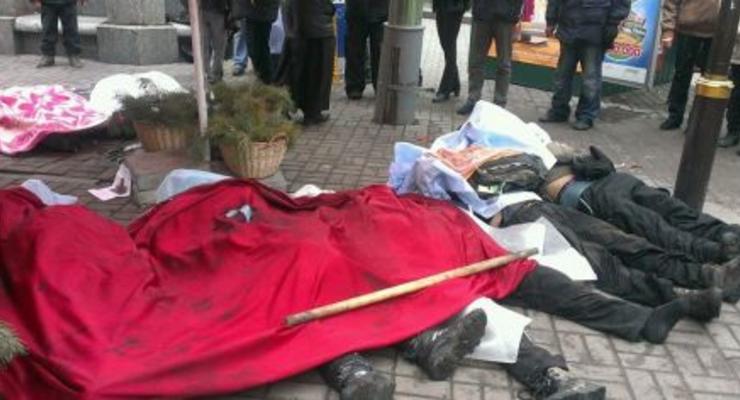 На Майдане лежат тела убитых снайпером - очевидцы