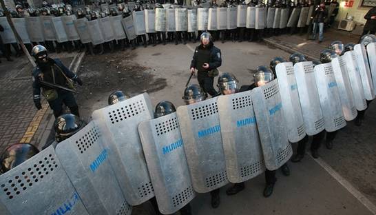 Белый дом потребовал от Януковича вывести войска из центра Киева