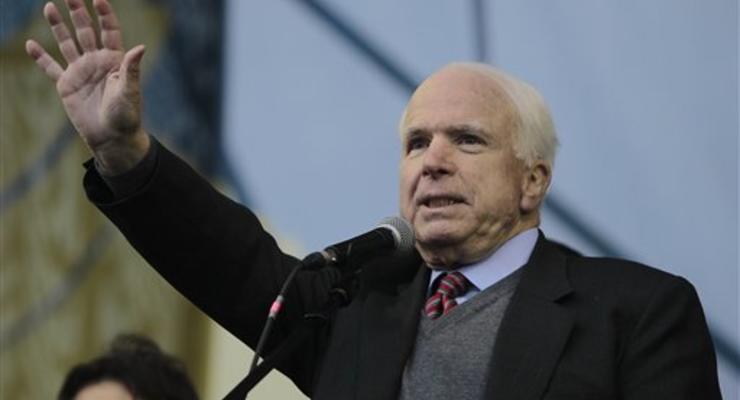 Американский сенатор Маккейн провел переговоры с Тимошенко и Кличко