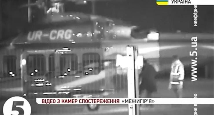 Янукович улетает из Межигорья - видео