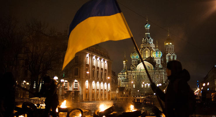 В центре Петербурга зажгли шины в поддержку Украины