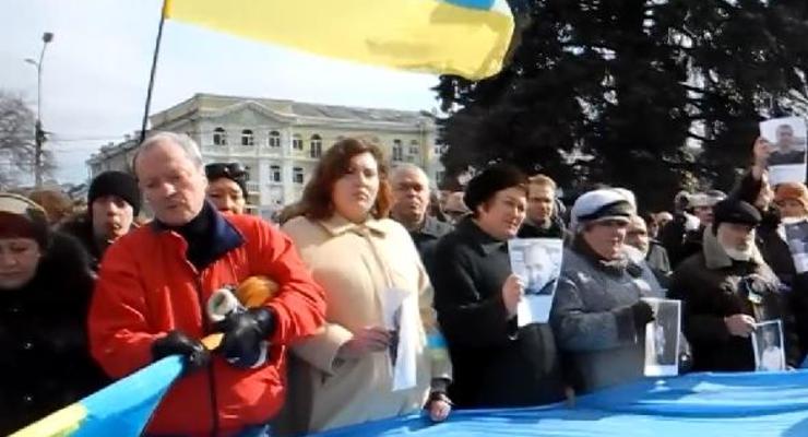 Донецкий Евромайдан почтил память погибших в Киеве и создал Народный совет