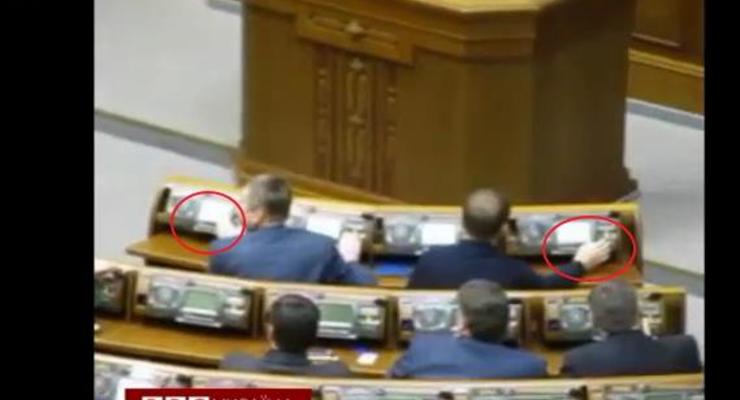 При голосовании за отставку Кожары и Табачника были замечены факты "кнопкодавства"