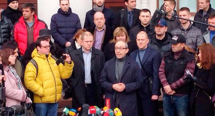 Кернес вернулся в Харьков и не намерен подавать в отставку