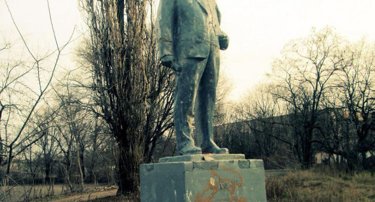 Сразу два памятника Ленину в Одессе подверглись нападению