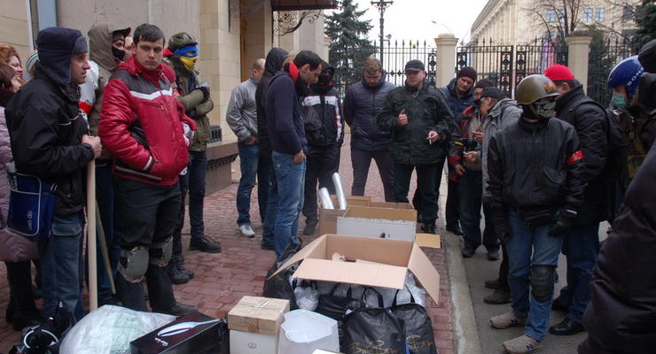 Харьковчане задержали автобус с вещами Добкина