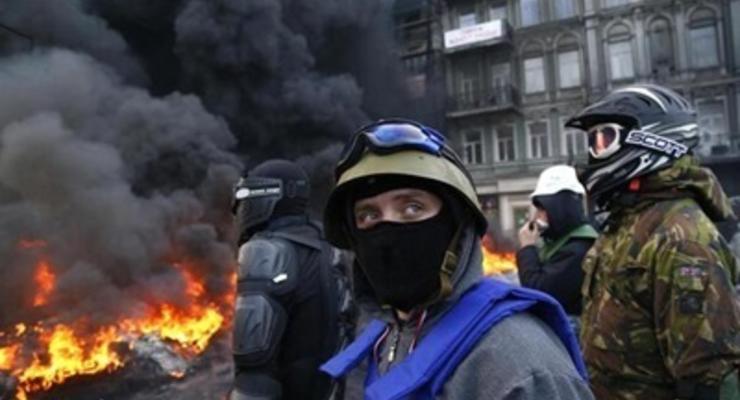 Самооборона Майдана должна снять маски и убрать оружие - МВД