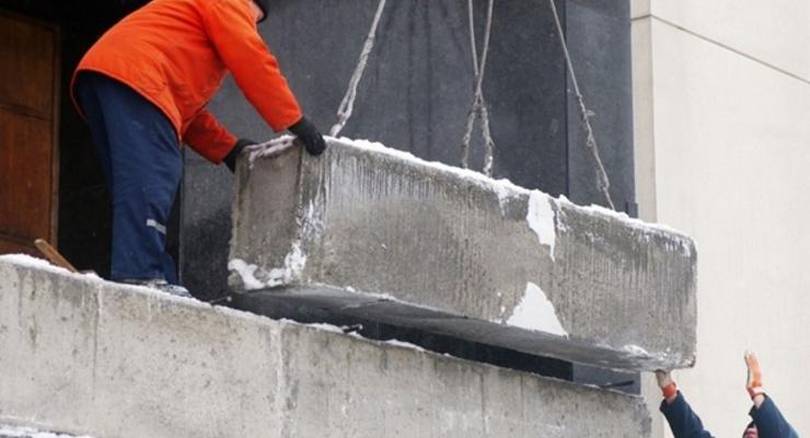 Возле Одесской ОГА убрали бетонные блоки, закрывавшие входы