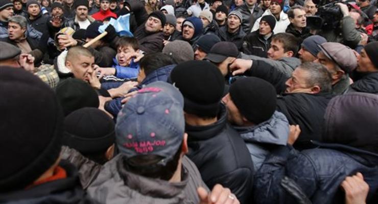 Итоги среды: столкновения в Крыму, падение гривны и утверждение нового состава Кабмина