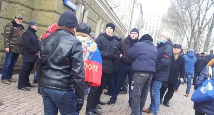 В Донецке штурмуют областную администрацию