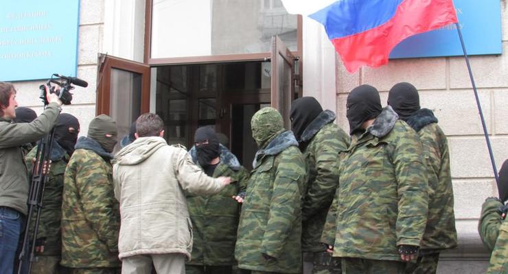 Люди в масках захватили Дом профсоюзов в Симферополе