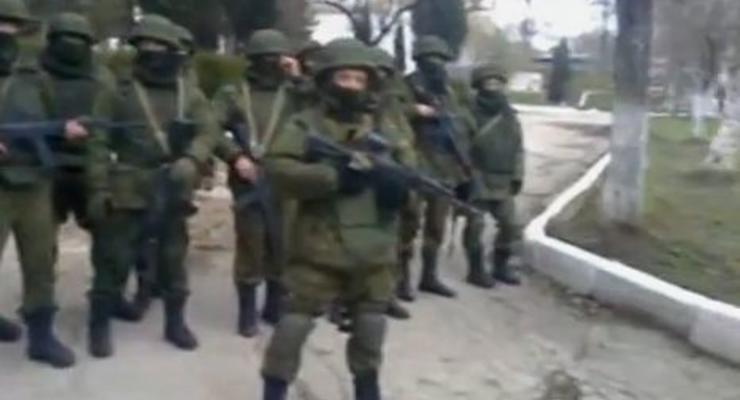 В Сеть попало видео, как украинские офицеры стали "живым щитом" и не дали вывезти оружие