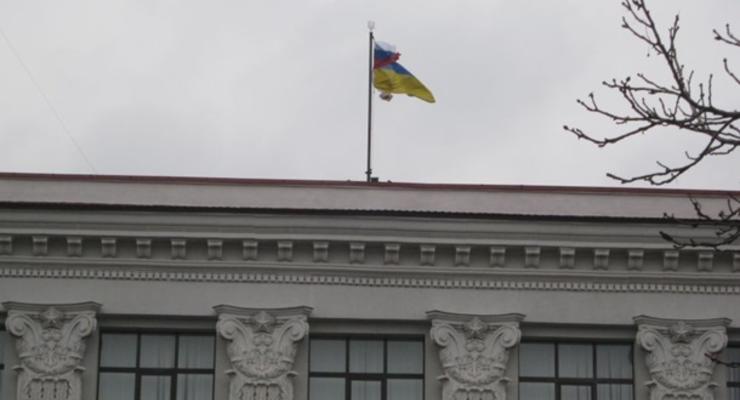 Луганский облсовет отказался признавать новую власть и хочет референдум