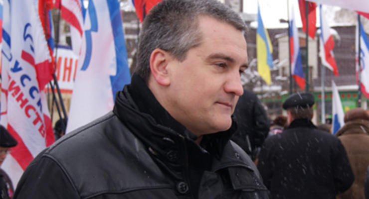Аксенов опроверг информацию о переговорах с Януковичем