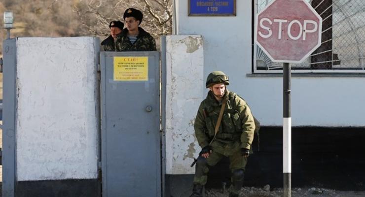 Воинскую часть в Феодосии блокирует БТР морской пехоты