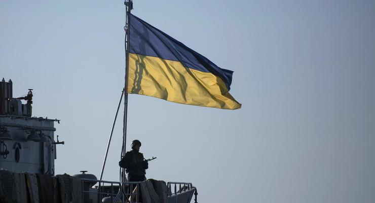 Сдаваться нельзя, обороняться. Фото украинских моряков, заблокированных в порту Севастополя